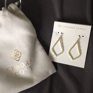 Kendra Scott Sophia Drop earrings in gold